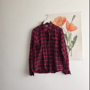  - Skjorta från WeSC, passar herr M eller dam S-L✨