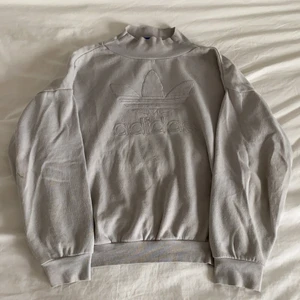 Adidas tröja - Adidas sweatshirt med en liten krage, storlek 11-12 år, 70kr+frakt