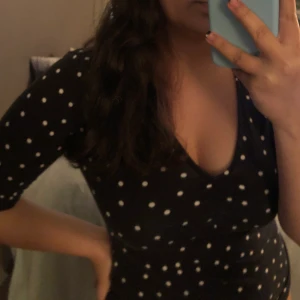 Tröja storlek:s - En fin prickig tröja från Lindex. Har använt den bara 1-2 gånger. Frakt:beror på