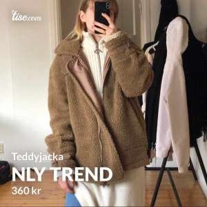 Teddyjacka NLY trend - Varm och mysig teddyjacka från NLY trend strl 34 biker modell. Passformen är oversized så funkar absolut på större storlekar. Perfekt till hösten/vintern! Sparsamt använd så väldigt fint skick. 🍁 Skriv för fler bilder eller frågor🥰