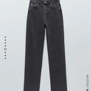 Zara jeans strl 36 - Använd 1 gång, säljer på grund av att jag har många liknade. Hör av er för frågor eller bilder 🥰