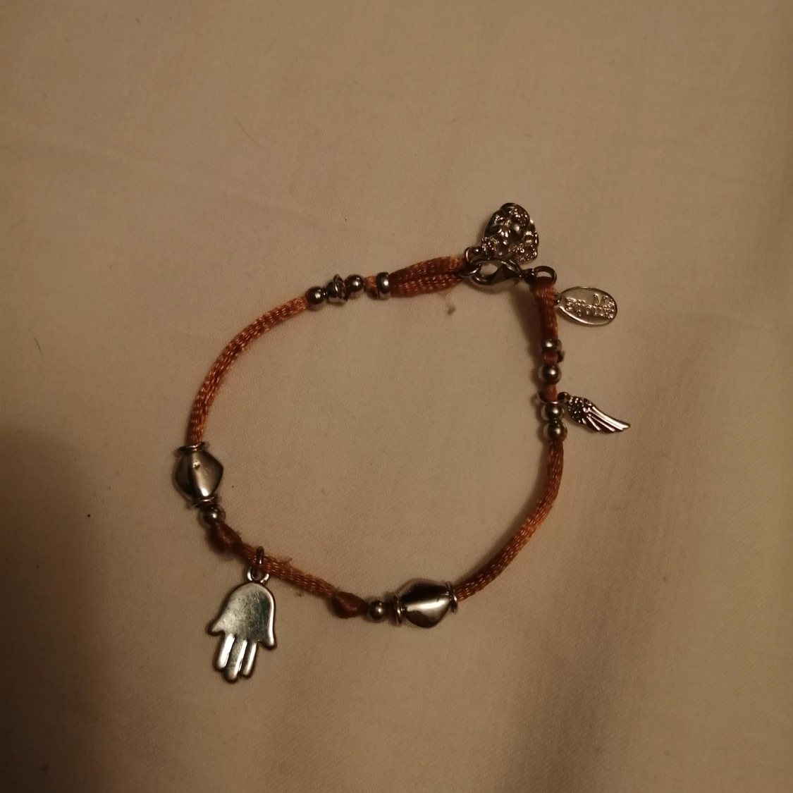 Armband med smycken - 91