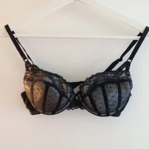 Ny Vintage  - Helt ny bh från by mariemeili, very Victoria silverstedt. Strl 70b. Min mormor jobbar på en bh affär så får massor av bh-ar av henne men använder inte bh☺️ superkvalle, håller i många många år utan att bygeln blir sämre. Lätt pushup som går att ta ur. Köparen står för frakt 