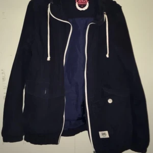 Super gullig jacka - En fin jacka som passar till allt, pris kan diskuteras ( köparen står för frakten)❤️