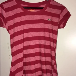 Röd super gulig tröja - En stöd super gullig tröja , pris kan diskuteras. Köparen står för frakten 💕❤️👍🏽