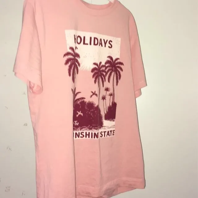 En super söt rosa tröja i str S, köparen står för frakten💕. T-shirts.
