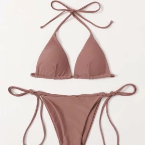 Bikini - Jätte fin nude bikini, ingen padding. Aldrig använd då den inte passar mig🥺. 