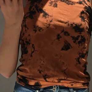 Batik linne  - Säljer nu mitt batika linne ( gjort de själv) använt MAX 2 gånger och är i väldigt bra skick 🥰köpare står för frakt 💞