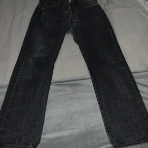 Levi’s Vintage Tapered Jeans - Ett par svarta vintage levis med straight leg fit, (passar som 30/32.)