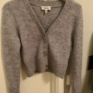 Kofta  - Säljer en kofta från & other stories 