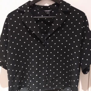 Monki blus - Fin blus till vardags eller fest