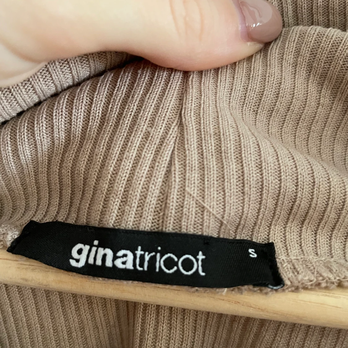 Off Shoulder Gina Tricot stl S - 90