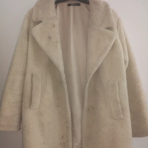 Jacka  - Behövs tvättas annars är den i ok skick. För fin att bara slängas. Kanske någon skulle uppskatta den. Frakt ingår ej men kan hämtas i malmö. 