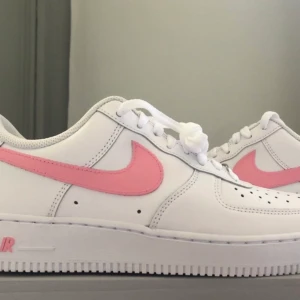Nike air force1 - Custom airforce1s!💘 Använda 1 gång, storlek 38                  Budet startar på 200kr