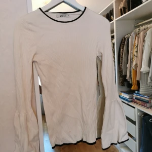 Tröja - Tröja från GinaTricot i storlek S💕 säljer denna för 150kr💕