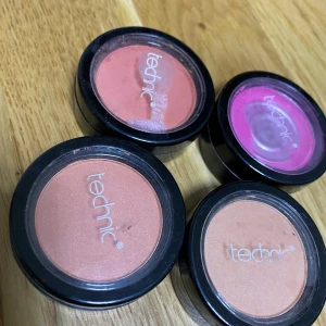 Smink  - Har i bara de färgerna och rosa börjar ta slut. 15kr st