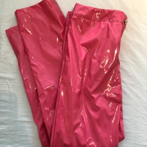 Rosa lackbyxor  - Rosa lackbyxor från shein, stor Medium