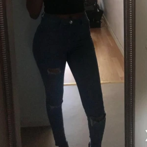 Jeans - Ett par jättefina jeansbyxor från Gina Tricot som tyvärr blivit för små. Frakt tillkommer. 