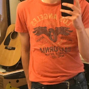 Vintage t-shirt - Orange t-shirt från jack and Jones i storlek Medium