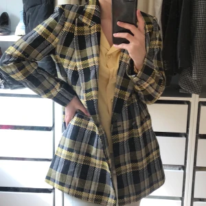 ZARA jacka - Jacka från zara i ett helt underbart mönster!! Perfekt till hösten😍