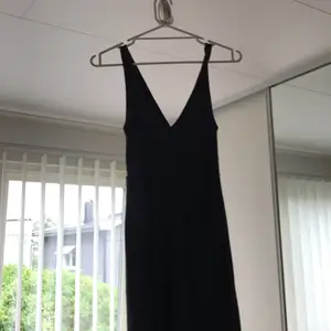 Min personliga favorit klänning! En svart/grå klänning köpt i Dubai! Bootcut och strechig! Storlek S