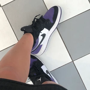 Jordans  - Dessa är modellen ”low”🥰🥰 Använda men bra skick!! 😇😇 (säljer pga att dom inte kommer till användning som jag trodde tyvärr:(()