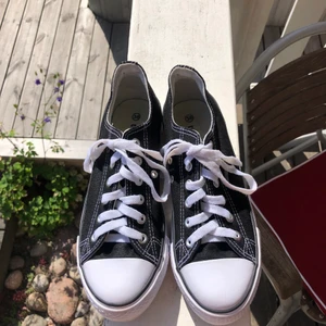 Converseimiterade skor - Svarta Converse liknande skor!!! I princip aldrig använda.