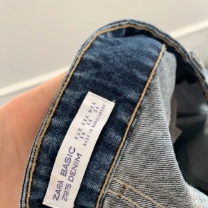 kjol - säljer min kjol ifrån zara som tyvärr aldrig kommer till användning , använd max 2 gånger och är perfekt nyskick .