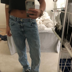Boyfriends jeans från zara - Säljer dessa jeans då de är för stora för mig! Pris kan diskuteras vid snabb affär