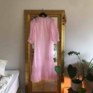 Rosa meshklänning, boostar humöret på alla sätt!! 200kr, köparen står för frakt. Kan mötas upp i Göteborg