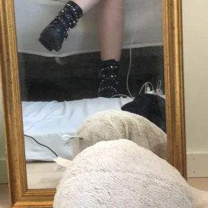 Kängor med nitar  - Säljer mina kängor som tyvärr inte kommer till användning 😇 de är 390 inklusive frakt 