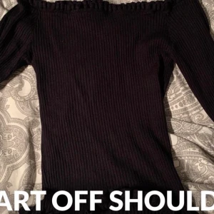 Off shoulder - Tröja