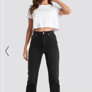 Nakd jeans  - Säljer dessa svarta raka jeans från nakd. Jensen är helt oanvända, endast testade! Prislappen sitter kvar.