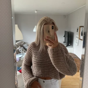 Stickad tröja - Brun/rosa stickad tröja från PULL & BEAR