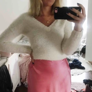  - Mysig flufftröja i strl S, säljes pga att den knappt kommer till användning. Köparen står för frakt🥰