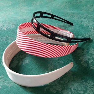 Svart diadem  - Svart diadem. 25 kr inkl frakt 🌱