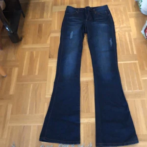 Jeans - Oanvända, provat dom 1 gång 