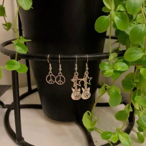 örhängen  - svin snygga örhängen! 39 kr st! köparen står för frakten 💕