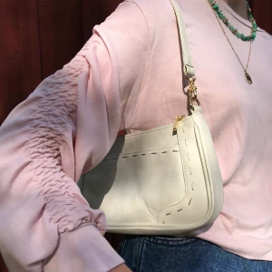 Ljusrosa tröja Zara - Ljusrosa tröja från Zara i storlek S. Fin stick. Frakt tillkommer 