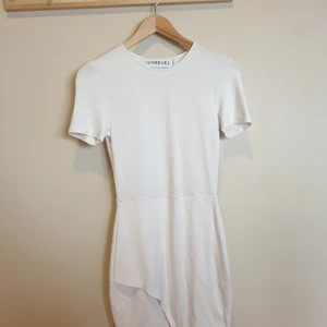 Ivyrevel klänning - Säljer en jättefin klänning feån Ivy revel, använd någon enstaka gång. Köparen står för frakt