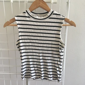 Randig polotröja S - Köpt på primark, 