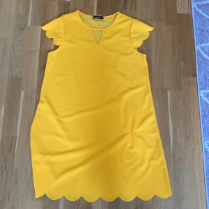 Shein klänning i storlek M - Helt ny somrig klänning från Shein i storlek M