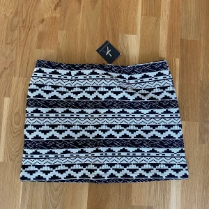 Helt ny fin kjol i storlek 40 - Helt ny och fin kjol i storlek 40 från Primark