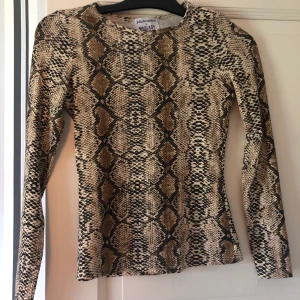 Ormtygs tröja från madlady - Ny tröja från madlady aldrig använd, prislappen är bara avtagen 