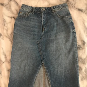 Denim skirt long - Bra skick säljes pga den blivit för liten