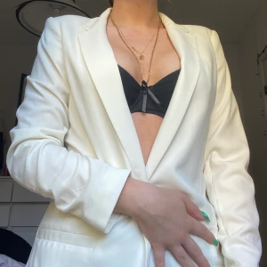 But kavaj - Jättefin vit kavaj, fin passform 