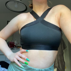 Svart top  - Snygg topp från Gina tricot