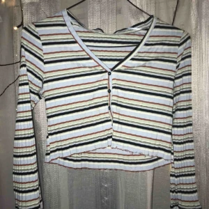  - Kort långärmad bred tröja. Använt typ nån gång!!!