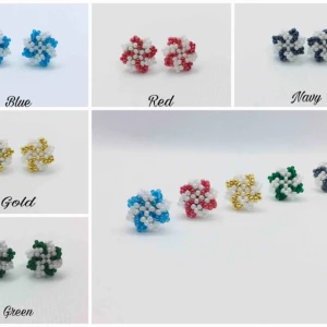  - Handgjorda örhängen .  Material: glas pärlor  Metal : metall   Priset är för en st.  Kan skicka i alla Sverige. Köpare betala för frakt 