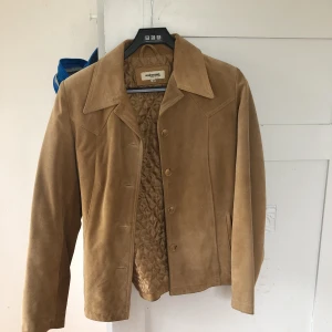 Vår/höst jacka/kostym  - Snygg vår/höst jacka!  Knappt använd